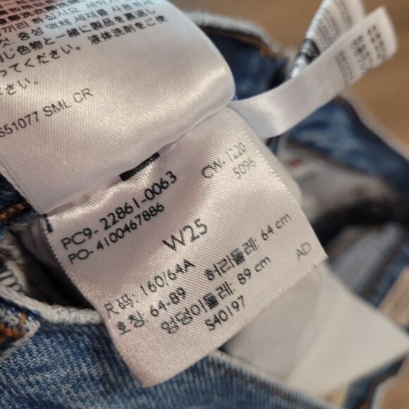 Levi Wedgie High Waist Distressed Ankle Jeans Size 25 - Picture 6 of 9